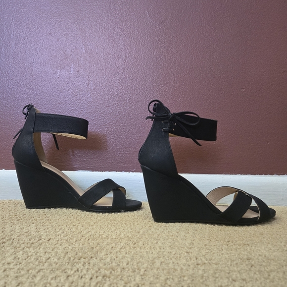 CL by Laundry Canty Black Heeled Wedge Sandals - Picture 1 of 10